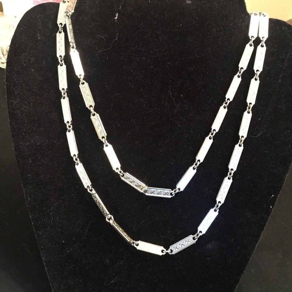 Embossed Silvertone Link Necklace - Picture 5 of 5